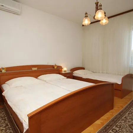 With A Parking Space - 6778 3* Makarska