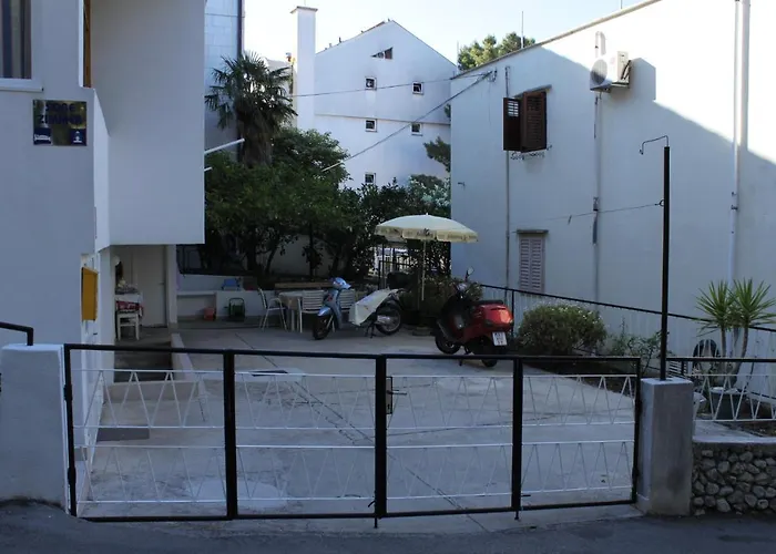 With A Parking Space - 6778 Πανσιόν