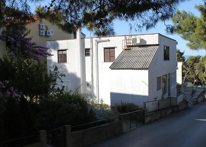 Πανσιόν With A Parking Space - 6778 3*