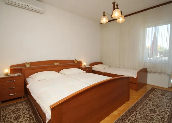 With A Parking Space - 6778 3* Makarska